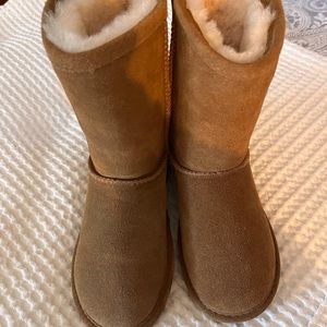 Women’s size 6 Bear Paw boots
